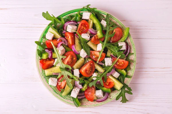 Ensalada tradicional búlgara Shopski con verduras frescas y fe — Foto de Stock