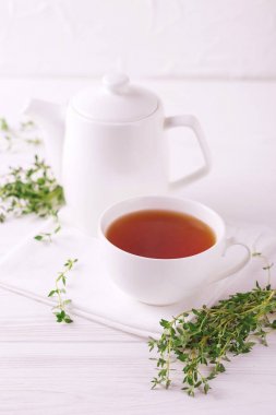 Kekik bitkisel çay. Sağlıklı içecek. Alternatif Tıp