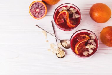 Chia puding taze kanlı turuncu ve reçel ile