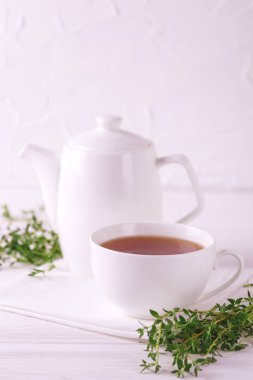 Kekik bitkisel çay. Sağlıklı içecek. Alternatif Tıp