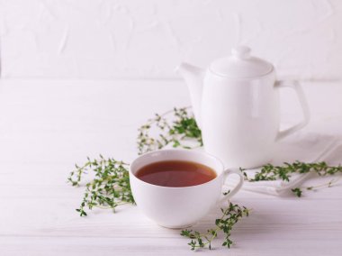 Kekik bitkisel çay. Sağlıklı içecek. Alternatif Tıp