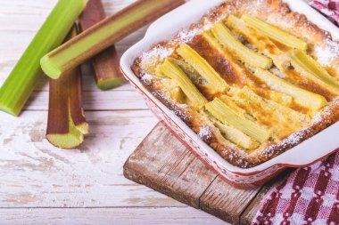 Geleneksel ravent pasta. Tatlı pieplant pasta pişmiş gıda