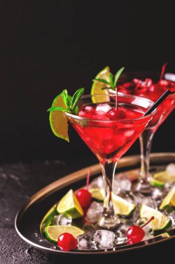 Çilek daiquiri kokteyl limon, çilek, kiraz ve m
