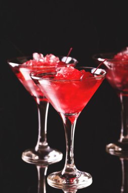 Çilek daiquiri kokteyl limon, çilek, kiraz ve m