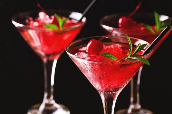 Strawberry daiquiri cocktail with lime, strawberry, cherry and m — Stock Photo, Image