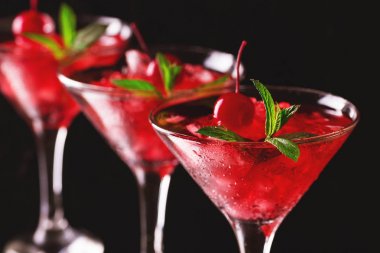 Çilek daiquiri kokteyl limon, çilek, kiraz ve m