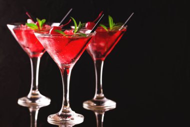 Çilek daiquiri kokteyl limon, çilek, kiraz ve m