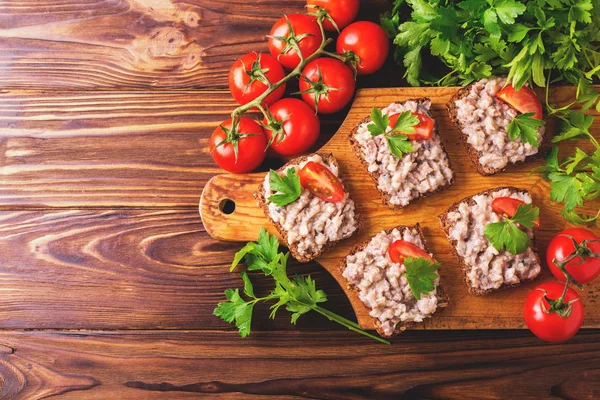 Toast with kosher Forshmak paste, parsley and cherry tomatoes — Stock Photo, Image