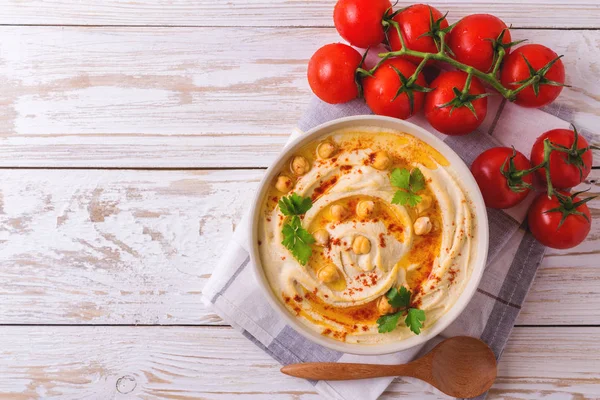 Hummus i ciecierzycy. Kuchnia żydowska. Widok z góry — Zdjęcie stockowe