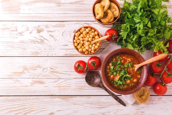 Harira суп з інжиром. Рамадан їжі. Традиційної єврейської кухні — стокове фото