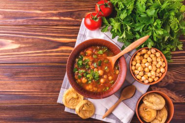 İncir ile Harira çorbası. Ramazan yemek. Geleneksel Yahudi mutfağı