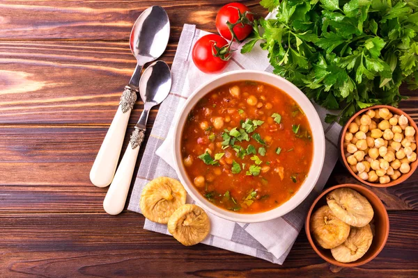 Sopa Harira con higos. Comida Ramadán. Cocina judía tradicional — Foto de Stock