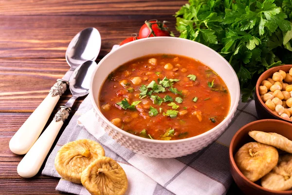 Sopa Harira con higos. Comida Ramadán. Cocina judía tradicional — Foto de Stock