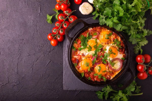 Shakshuka. Традиційні ізраїльські страви. Яєчня з vegetabl — стокове фото