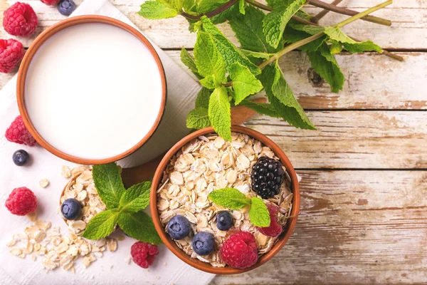 Ahududu, böğürtlen ve yaban mersini, Sütlü yulaf ezmesi Kahvaltı