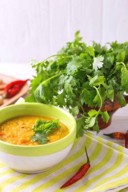 Masoor dal - Hint mercimek krem çorbası. Köri Hyderabadi Khatti