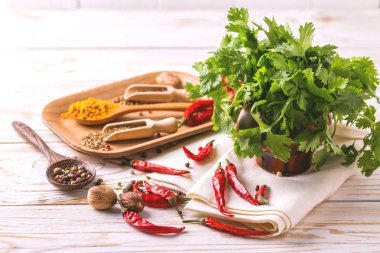 Hint Asya baharat ve otlar. Boşaltmak. Yatay görünüm