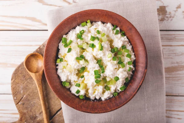 Crème van geitenkaas met groene uien, dompel saus — Stockfoto