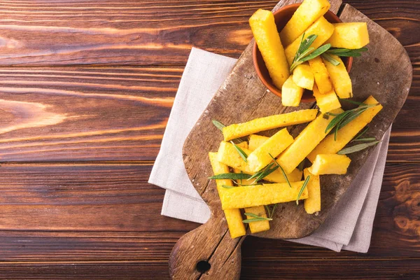 Polenta biberiye patates kızartması. İtalyan meze. Üstten Görünüm.