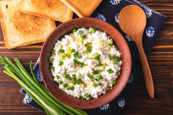 Crème van geitenkaas met groene uien, dompel saus — Stockfoto