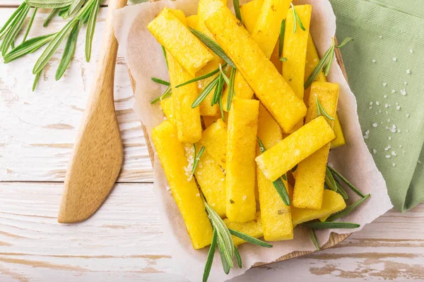 Polenta biberiye patates kızartması. İtalyan meze. Üstten Görünüm.