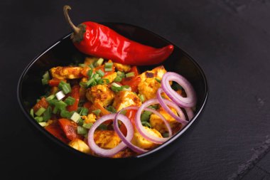  Hint Mutfak. Paneer Tikka Kabab. Asya salata. Üstten Görünüm