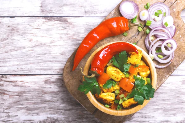 Masakan India. Paneer Tikka Kabab. Salad Asia. Tampilan atas — Stok Foto