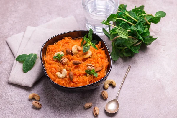 Indische Möhre gajar halwa. Kopierraum, Draufsicht, Flatlay. — Stockfoto