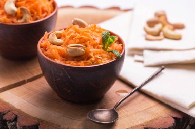 Hint havuç Gajar oluşur. Boşaltmak, yatay görünüm.