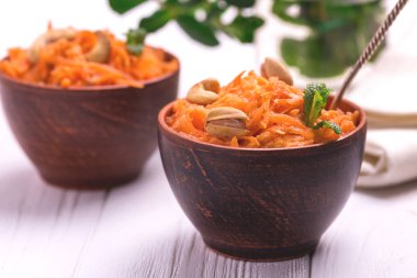 Hint havuç Gajar oluşur. Boşaltmak, yatay görünüm.