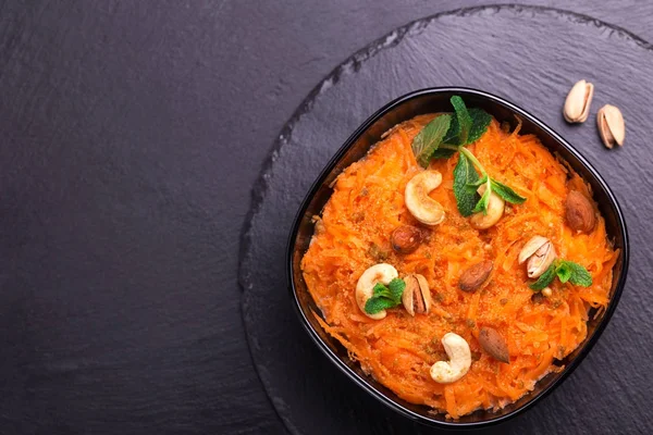 Indische Möhre gajar halwa. Kopierraum, Draufsicht, Flatlay. Ansicht, f — Stockfoto