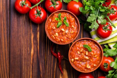 Hint domates Rasam mercimek, nane, kişniş ve kaju