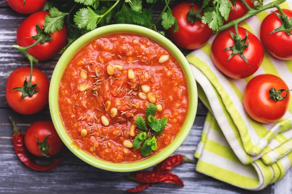 Hint domates Rasam mercimek, nane, kişniş ve kaju