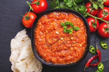 Hint domates Rasam mercimek, nane, kişniş ve kaju