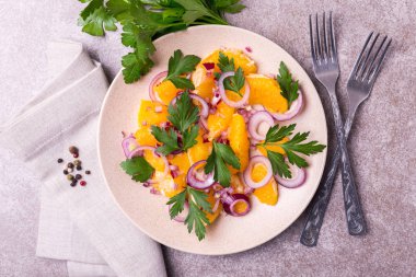 İtalyan Sicilyalı Portakal Salatası soğan, maydanoz. Boşaltmak, için