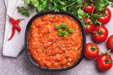 Hint domates Rasam mercimek, nane, kişniş ve kaju