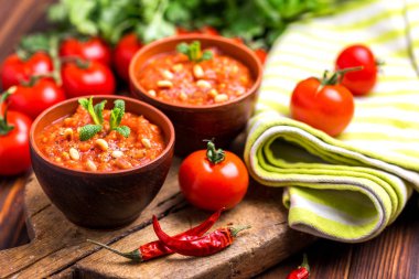 Hint domates Rasam mercimek, nane, kişniş ve kaju