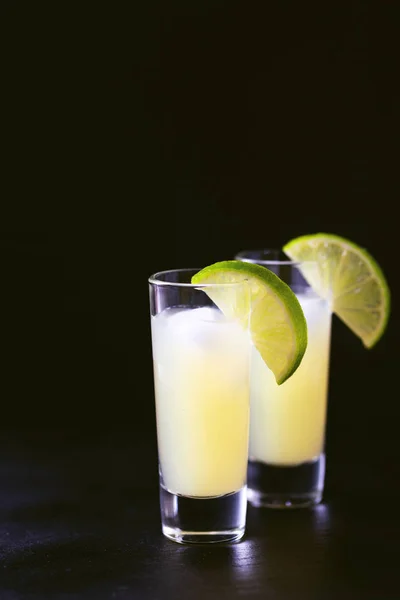 Italian lemon lime liqueur limoncello with ice and mint — Stock Photo, Image