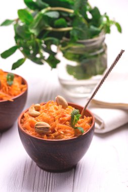 Hint havuç Gajar oluşur. Boşaltmak, yatay görünüm.