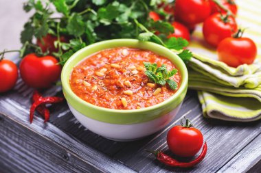 Hint domates Rasam mercimek, nane, kişniş ve kaju