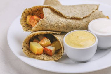 Vejetaryen masala dosa patates, Hint turşusu ile sambar sos