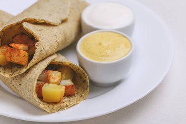 Vejetaryen masala dosa patates, Hint turşusu ile sambar sos