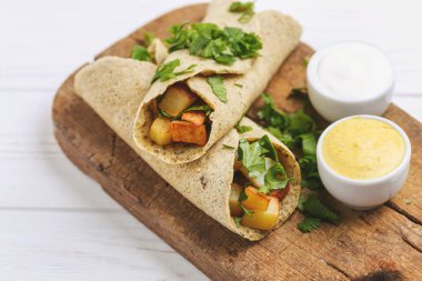 Vejetaryen masala dosa patates, Hint turşusu ile sambar sos