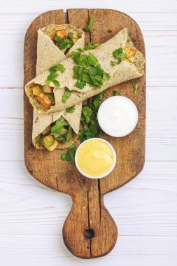 Vejetaryen masala dosa patates, Hint turşusu ile sambar sos