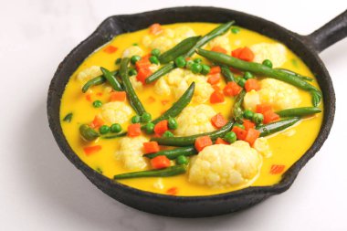 Hint vejetaryen körili sebze kavurma. Boşaltmak, yatay v