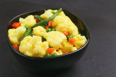 Hint vejetaryen körili sebze kavurma. Boşaltmak, yatay v