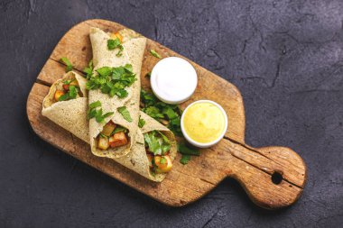 Vejetaryen masala dosa patates, Hint turşusu ile sambar sos