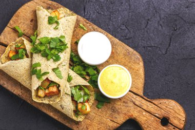 Vejetaryen masala dosa patates, Hint turşusu ile sambar sos