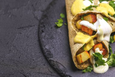 Vejetaryen masala dosa patates, Hint turşusu ile sambar sos