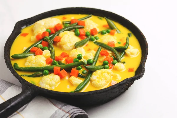 Hint vejetaryen körili sebze kavurma. Boşaltmak, yatay v